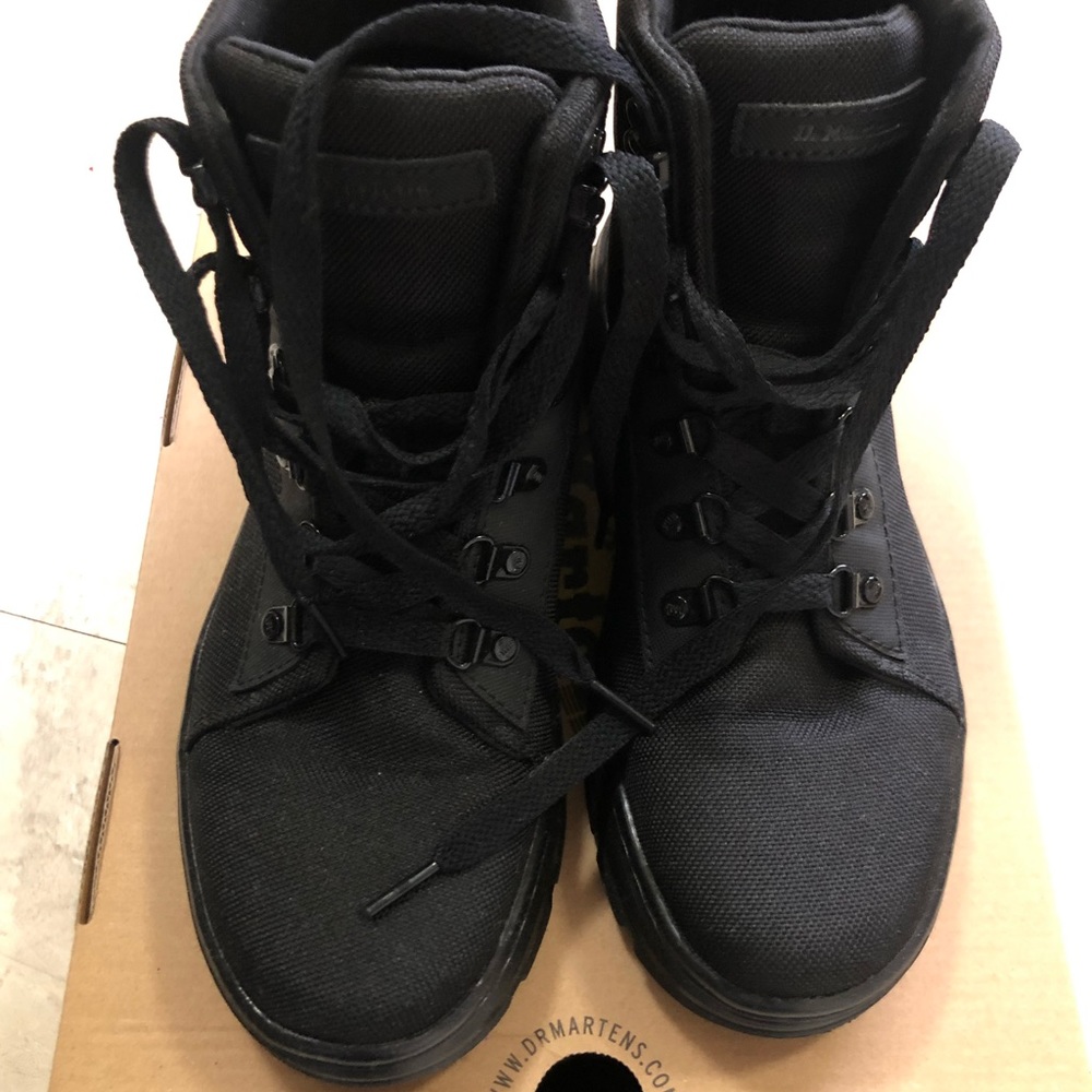 Dr. Martens Combs Boots Black “Air Wair”